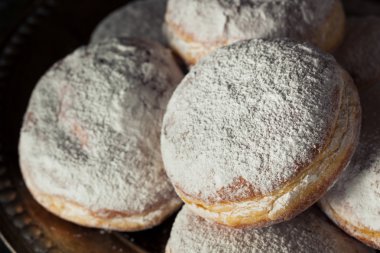 Ev yapımı şekerli Paczki Donut