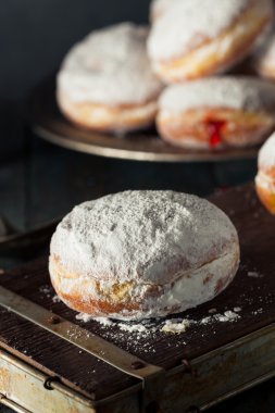 Ev yapımı şekerli Paczki Donut