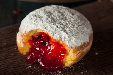 Ev yapımı şekerli Paczki Donut