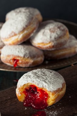 Ev yapımı şekerli Paczki Donut