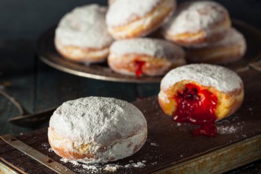 Ev yapımı şekerli Paczki Donut