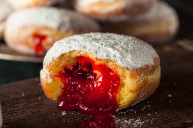Ev yapımı şekerli Paczki Donut