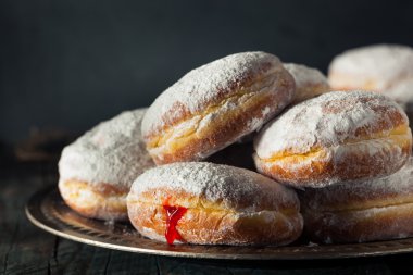 Ev yapımı şekerli Paczki Donut