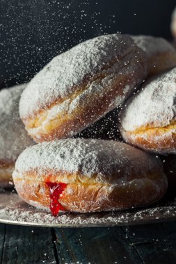 Ev yapımı şekerli Paczki Donut
