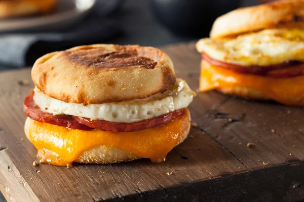 Homemade Breakfast Egg Sandwich — Stock Photo, Image