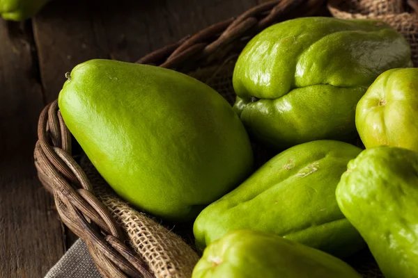 Raw Green Organic Chayote — Stock Photo, Image