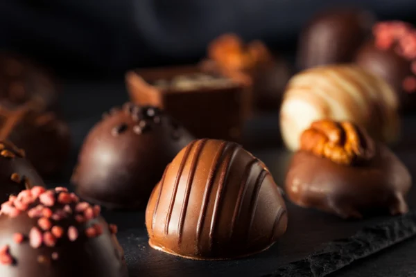 Trufas de chocolate escuro caseiro — Fotografia de Stock