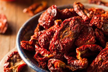 Organik çiğ kurutulmuş domates