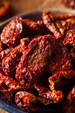 Organik çiğ kurutulmuş domates