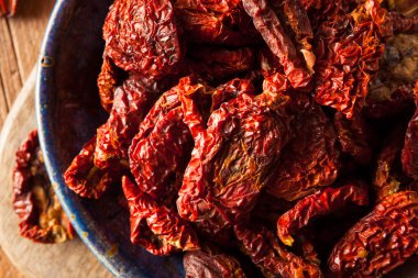 Organik çiğ kurutulmuş domates