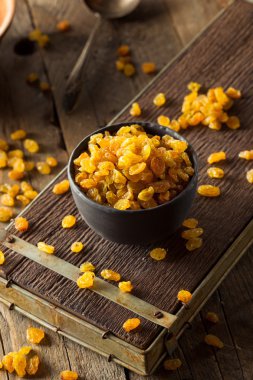 Organik kurutulmuş altın kuru üzüm