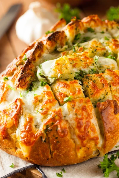 Homemade Cheesy Pull Apart Bread — Stock Photo, Image