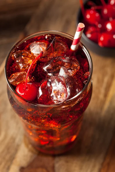 Cola de cereja refrescante doce — Fotografia de Stock
