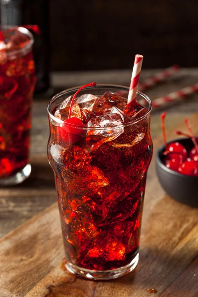Cola de cereja refrescante doce — Fotografia de Stock