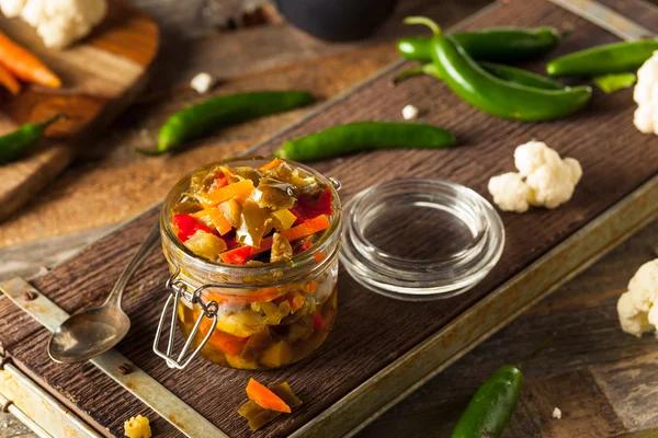 Fűszeres házi savanyú Giardiniera — Stock Fotó