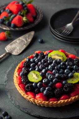 Ev yapımı limonlu meyve Tart