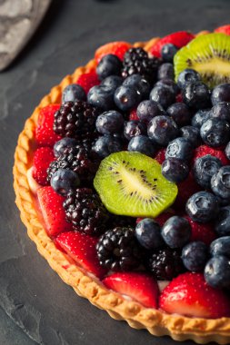 Ev yapımı limonlu meyve Tart
