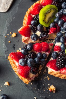 Ev yapımı limonlu meyve Tart