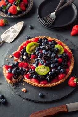 Ev yapımı limonlu meyve Tart