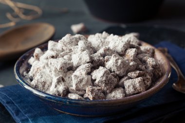 Ev yapımı pudra şekeri köpek yavrusu Chow