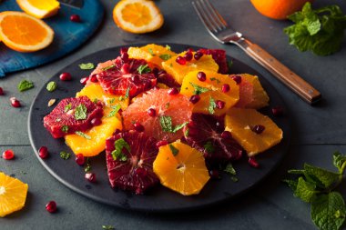 Ham ev yapımı narenciye salatası