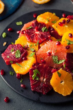 Ham ev yapımı narenciye salatası