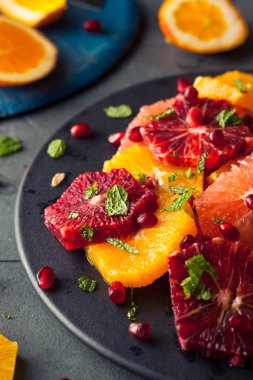 Ham ev yapımı narenciye salatası