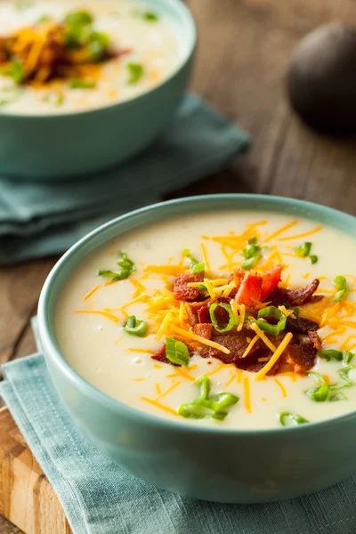Суп из запеченного картофеля со сливками — стоковое фото