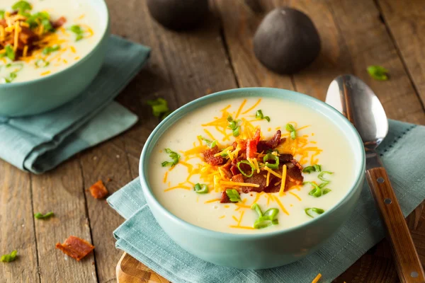 Cremoso cargado al horno sopa de patata — Foto de Stock