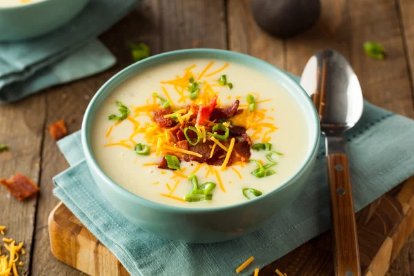 Cremoso cargado al horno sopa de patata — Foto de Stock