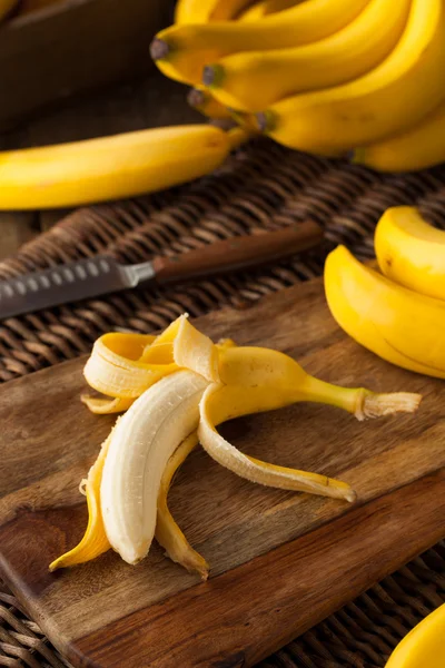 Сирі органічних купу банани — стокове фото