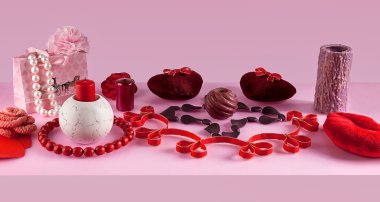 Dekoratif romantik süsler kümesi.