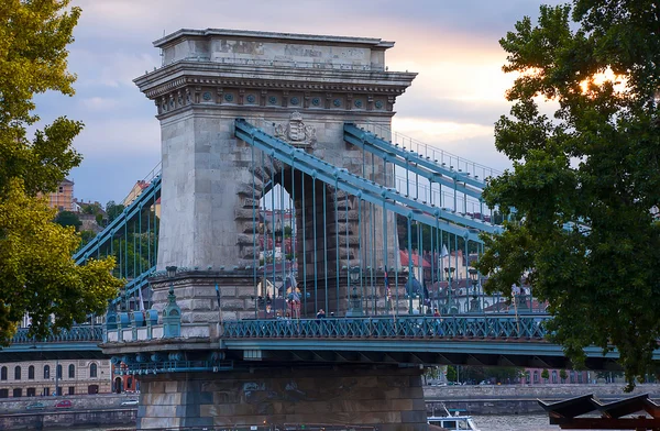 Puente de arco sobre el Danubio en Budapest . — Foto de Stock
