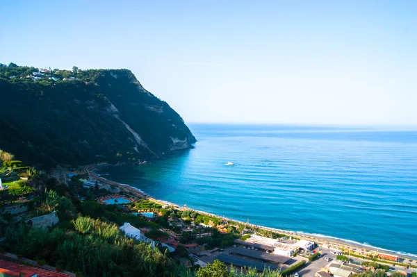 Vista aérea para Giardini Poseidon Terme, Ischia, Itália, Campânia — Fotografia de Stock