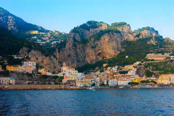 风景的美丽的小镇阿马尔菲，坎帕尼亚，意大利 — 图库照片