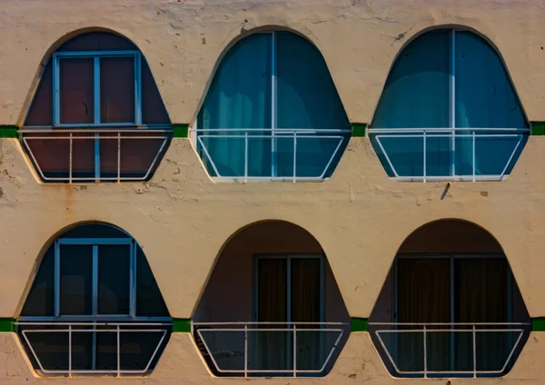 Viudas y balcones en forma de huevo — Foto de Stock
