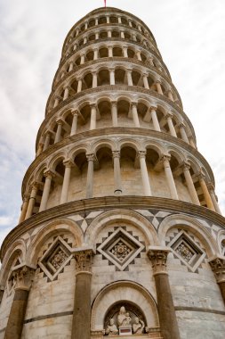 Pisa Kulesi görünümüne kadar kapatın