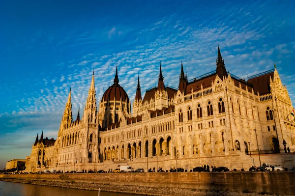 Parlamento de Budapest por la noche — Foto de Stock