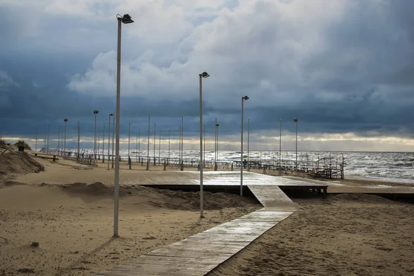 Palanga Baltic Sea Shore Boardwalk Dark Cloud — стокове фото