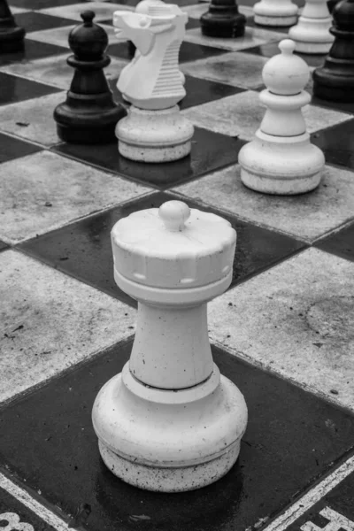 Sokakta satranç tahtası