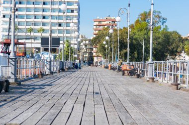 Larnaka finikoudes kışın rıhtım limanı
