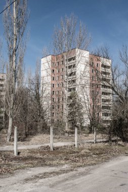 Pripyat Çernobil Yasaklama Bölgesi 'nde terk edilmiş bir ev