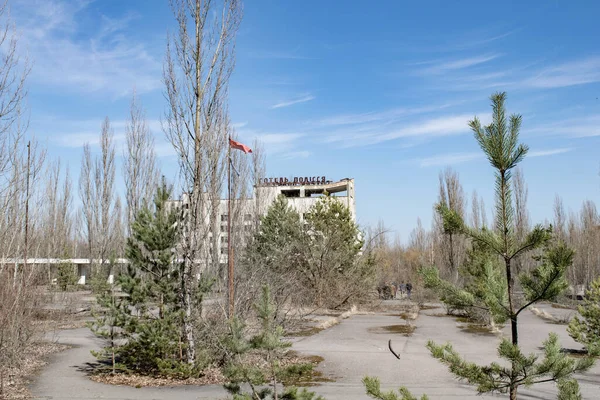 Çernobil 'in Pripyat şehrinde terk edilmiş bir otel binası.