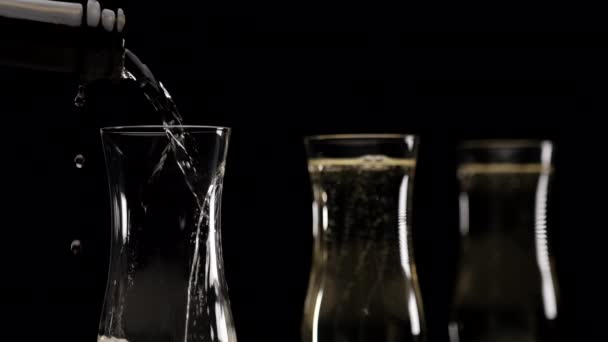 Champagner Funkelt Und Plätschert Flöte Auf Schwarzem Hintergrund Wein Prosecco — Stockvideo