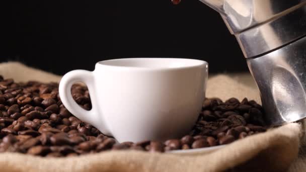 Coffee Pouring Moka Coffee Machine Jute Canvas Coffee Beans — 图库视频影像