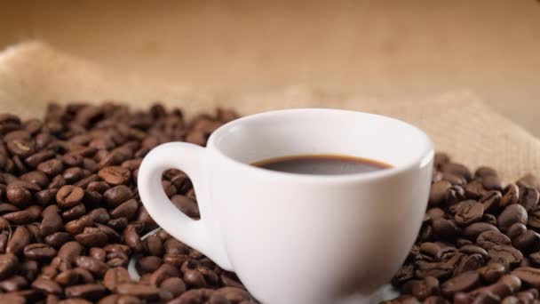 咖啡热蒸杯黄麻背景 — 图库视频影像