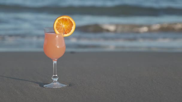 Bebida Cóctel Naranja Fresca Para Vacaciones Verano Playa Del Mar — Vídeos de Stock