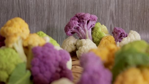 Renkli Brokoli Karnabahar Tabağı Sağlıklı Taze Vejetaryen Yemeği Organik Yemek — Stok video