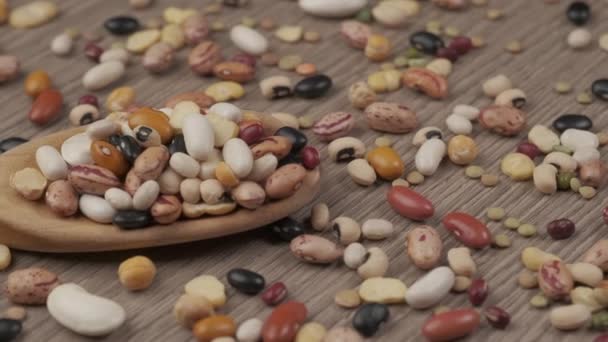 Legumbres Secas Frijoles Mixtos Garbanzos Lentejas Sopa Cuchara Madera Dieta — Vídeo de stock