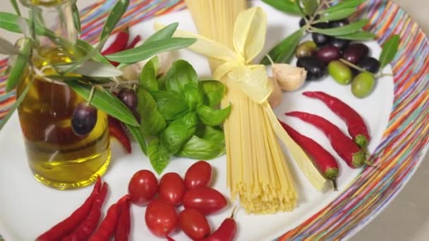 Pasta Spaghetti Tomato Garlic Olive Oil Chili Pepper Typical Italian — Stok Video